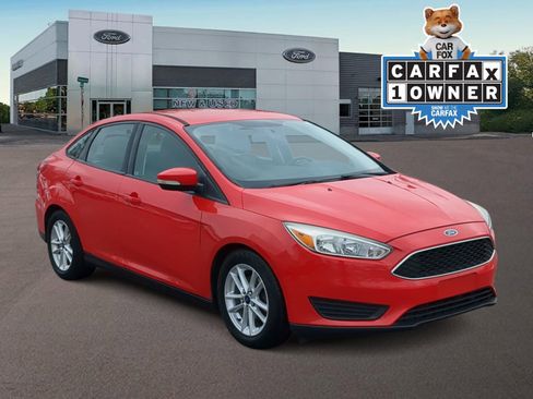 Used 2015 Ford Focus SE w/ Reverse Sensing Package image 2