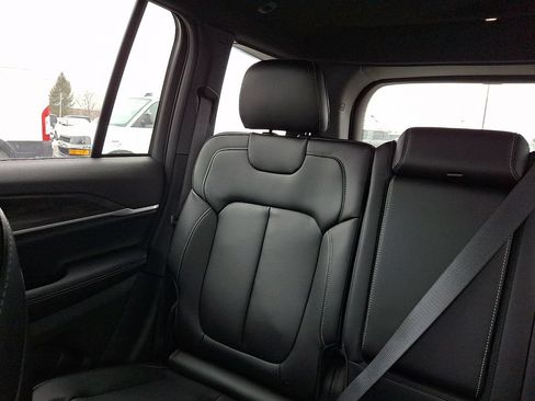 New 2025 Jeep Grand Cherokee Limited w/ Black Appearance Package AWD/4WD image 13