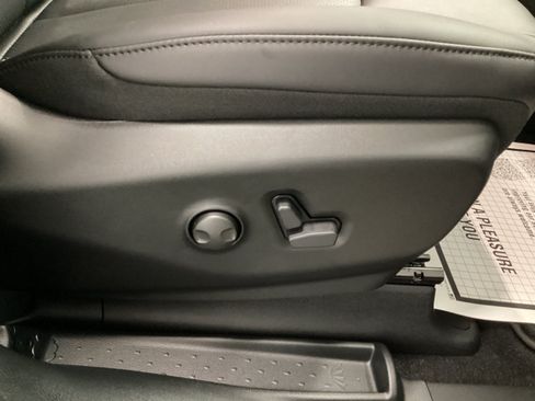 New 2027 Chrysler Pacifica Select AWD/4WD image 40