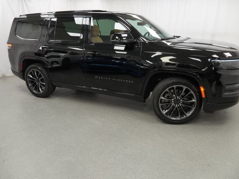 Certified 2025 Jeep Grand Wagoneer Series III w/ Rear Seat Video Group 1 AWD/4WD image 10