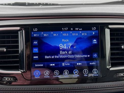 Used 2017 Chrysler Pacifica Limited w/ UConnect Theater Package image 15