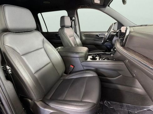 Certified 2025 Chevrolet Suburban Z71 AWD/4WD image 34