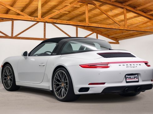 Used 2019 Porsche 911 Targa 4 AWD/4WD image 4
