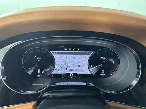 Used 2023 Bentley Bentayga Extended Wheelbase image 17