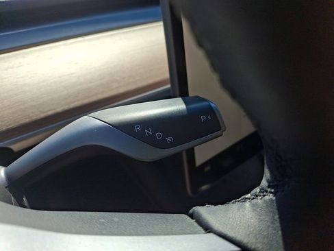 Used 2022 Tesla Model Y Long Range AWD/4WD image 17