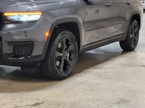 Used 2022 Jeep Grand Cherokee L Laredo RWD image 17