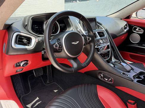 Used 2019 Aston Martin DB11 Coupe RWD image 3