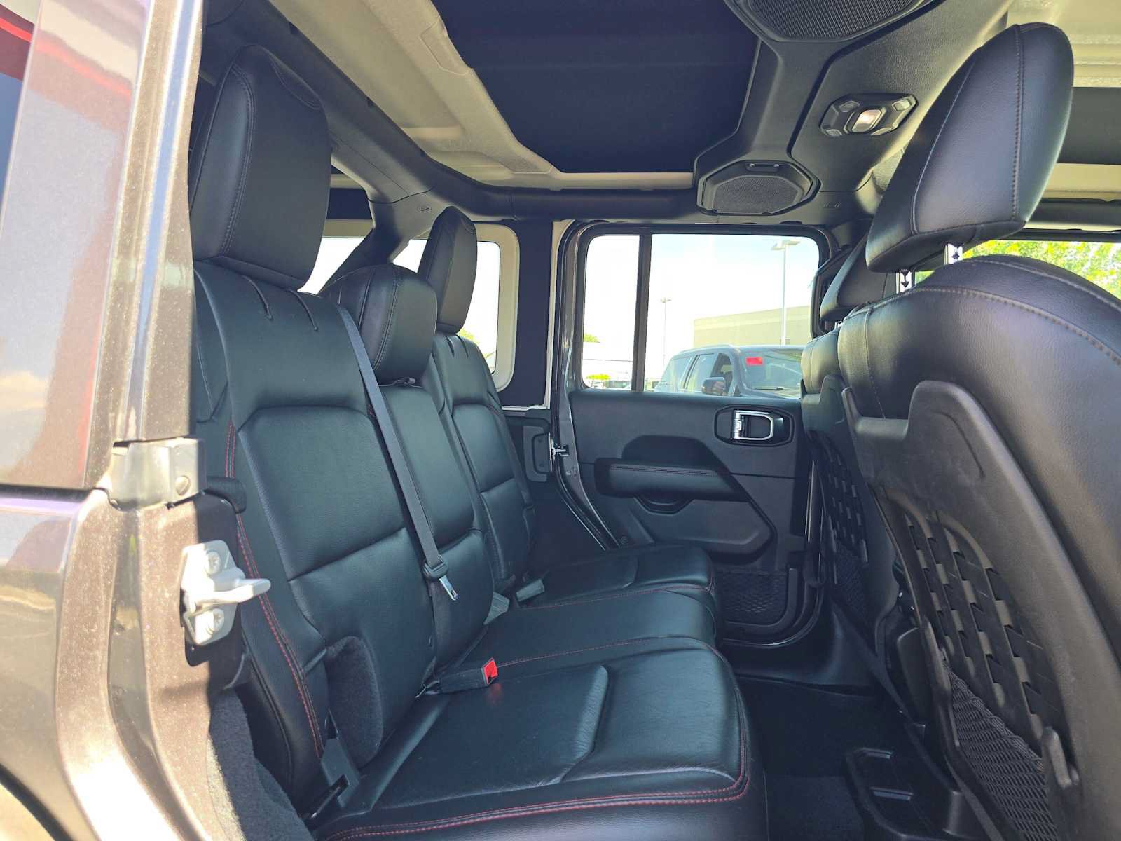 Used 2018 Jeep Wrangler Unlimited Rubicon AWD/4WD image 12