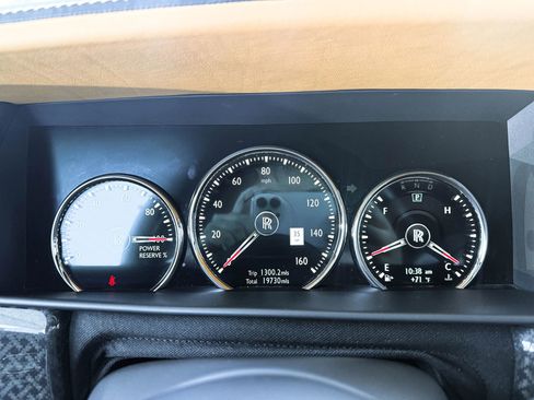 Used 2020 Rolls-Royce Cullinan Black Badge image 18