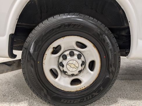 Used 2020 Chevrolet Express 2500 Extended RWD image 11