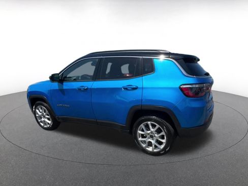 Used 2025 Jeep Compass Limited AWD/4WD image 10