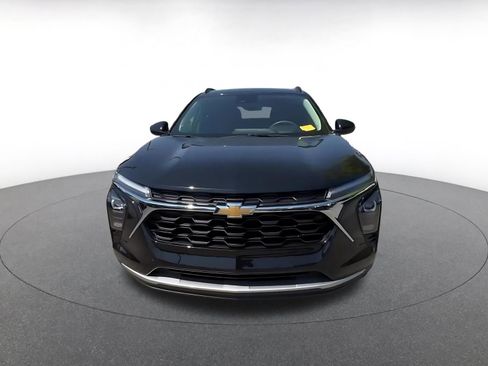 Used 2025 Chevrolet Trax LT FWD image 4