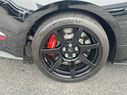 Used 2019 Ford Mustang Shelby GT350R w/ GT350R Equipment Group 920A RWD image 16