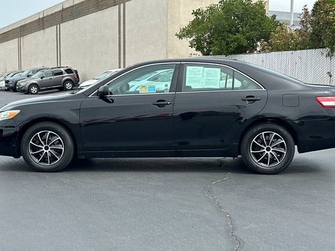Used 2011 Toyota Camry LE image 9