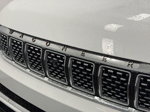 Used 2023 Jeep Grand Wagoneer Series III image 13