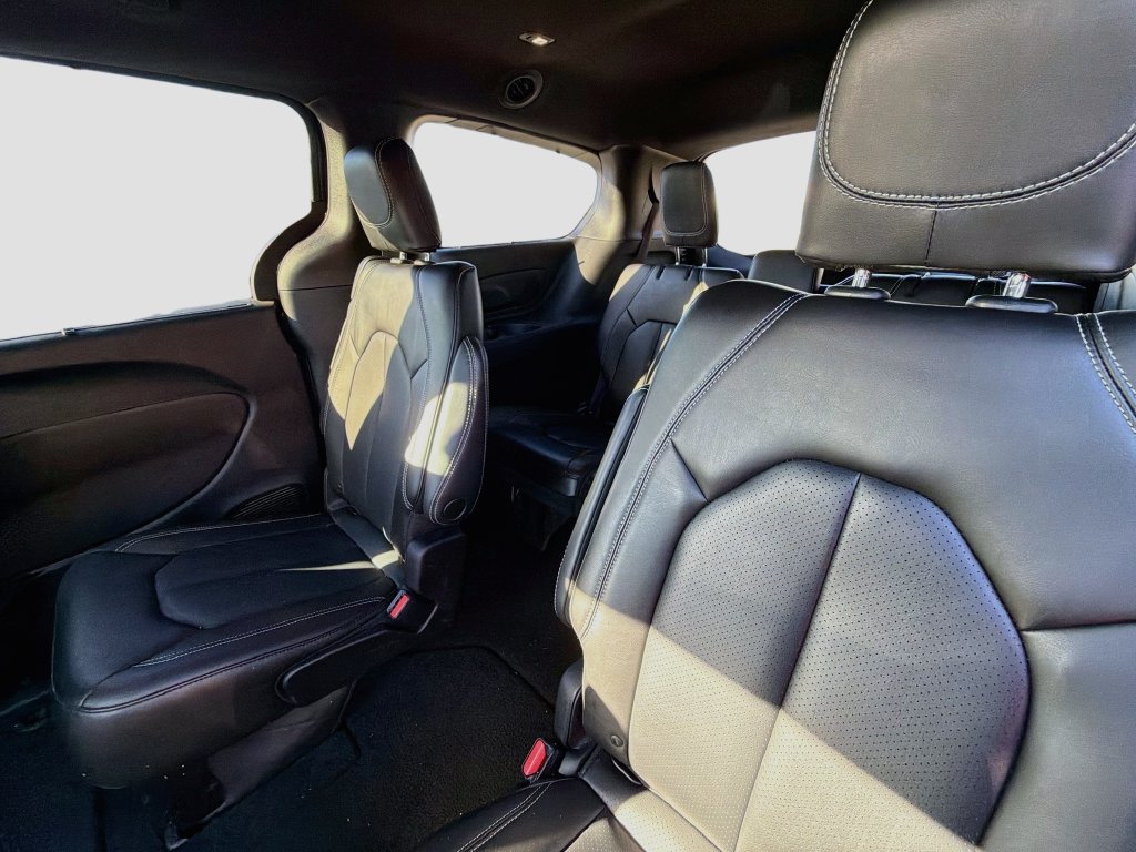 Used 2023 Chrysler Pacifica Touring-L w/ Uconnect Theater Family Group AWD/4WD image 12