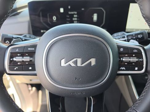 Used 2025 Kia Carnival SX FWD image 40