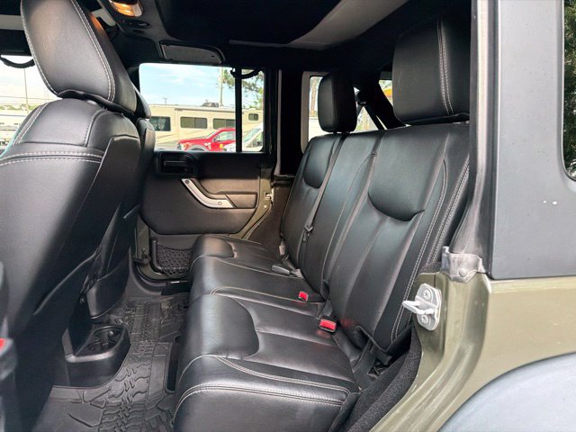Used 2015 Jeep Wrangler Unlimited Rubicon w/ Connectivity Group AWD/4WD image 13