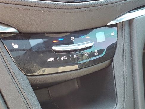 Used 2023 Cadillac XT6 Luxury image 27