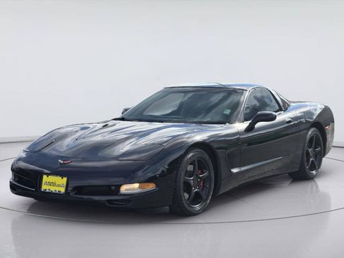 Used 2004 Chevrolet Corvette Coupe w/ Preferred Equipment Group RWD image 1