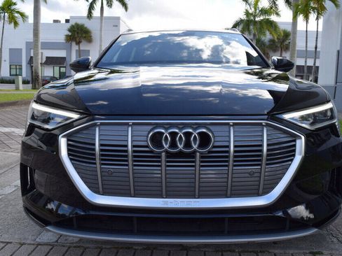 Used 2022 Audi e-tron Premium image 38