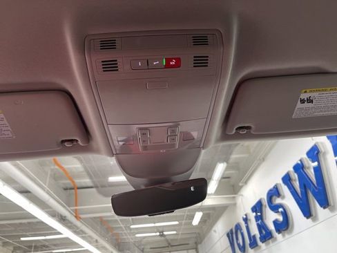 Used 2022 Volkswagen Taos SE w/ IQ.Drive SE Package image 21