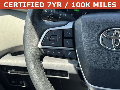 Used 2023 Toyota Sienna XLE FWD image 25