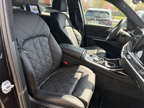 Used 2025 BMW X7 xDrive40i w/ Executive Package AWD/4WD image 2