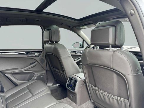 Used 2019 Porsche Macan image 46
