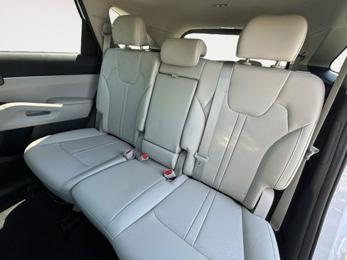 Used 2023 Kia Sorento S w/ Panoramic Sunroof Package image 13