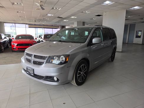 Used 2017 Dodge Grand Caravan GT FWD image 3
