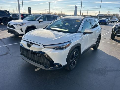 Used 2023 Toyota Corolla Cross XSE image 11