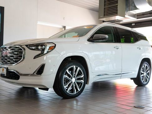 Used 2019 GMC Terrain Denali w/ Advanced Safety Package AWD/4WD image 3