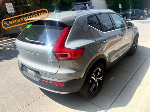 Certified 2025 Volvo XC40 B5 Core AWD/4WD image 4