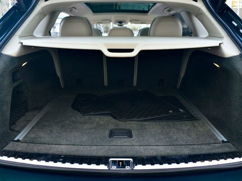 Used 2023 Bentley Bentayga Extended Wheelbase AWD/4WD image 15