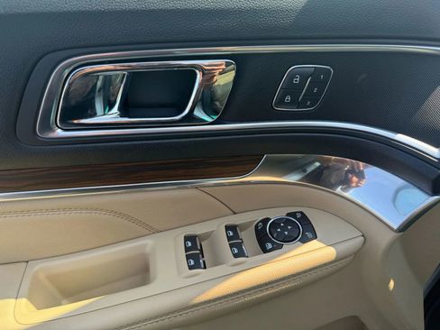 Used 2017 Ford Explorer Limited image 13