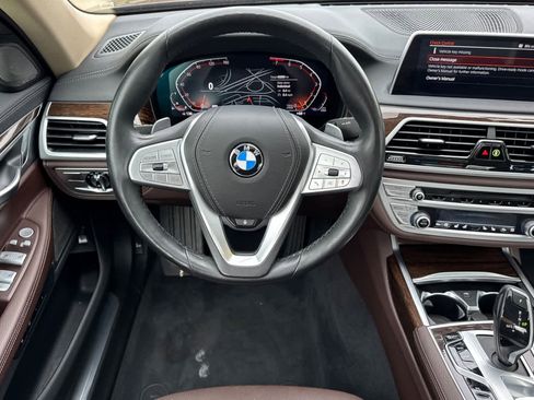 Used 2020 BMW 740i image 13