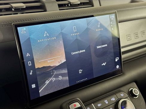 Used 2025 Land Rover Defender 110 S image 15