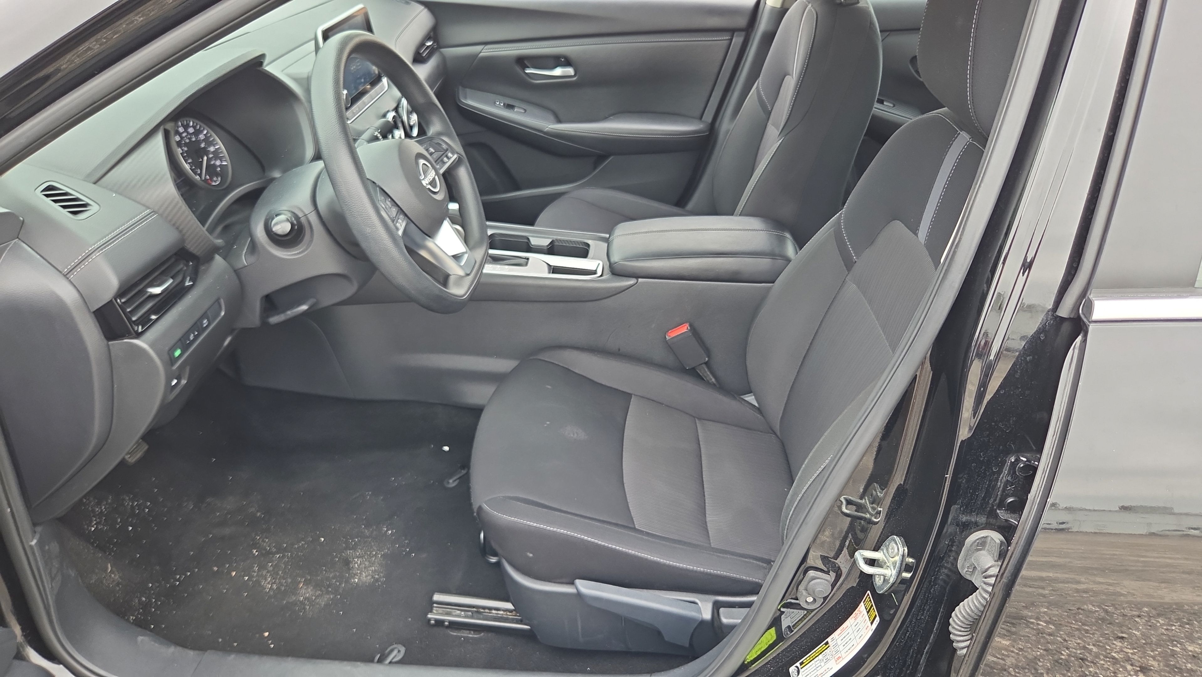Used 2025 Nissan Sentra SV FWD image 9