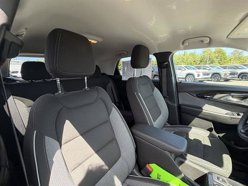 Used 2023 Chevrolet TrailBlazer LT FWD image 11