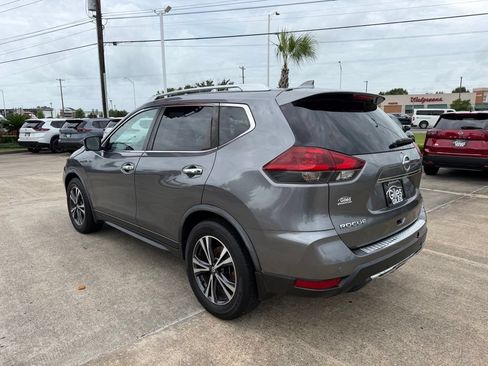 Used 2020 Nissan Rogue SV w/ Premium Package FWD image 3