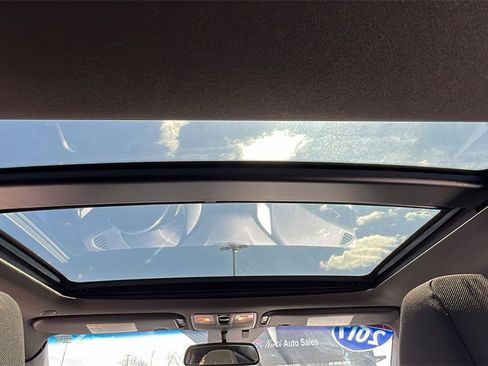 Used 2017 Hyundai Veloster Value Edition image 37