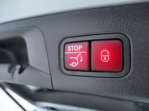 Certified 2025 Mercedes-Benz GLA 250 4MATIC image 8
