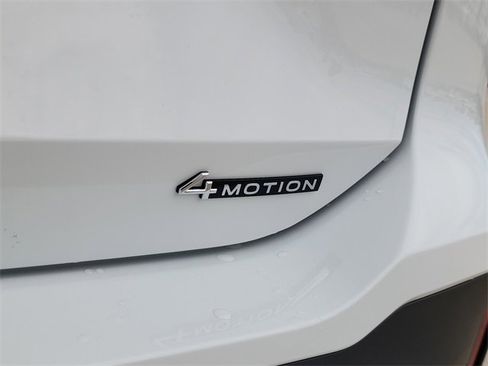 New 2025 Volkswagen Tiguan SE image 4