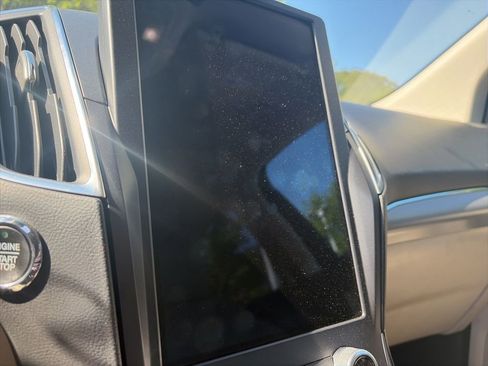Used 2021 Ford Edge Titanium FWD image 17