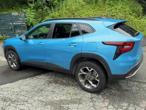 Used 2026 Chevrolet Trax LT w/ LT Convenience Package FWD image 6