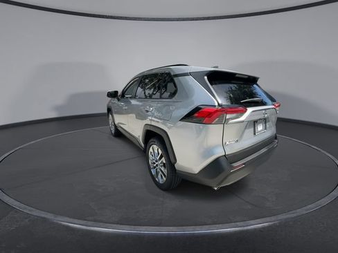 Used 2019 Toyota RAV4 XLE Premium FWD image 6