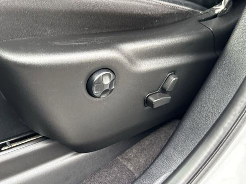 Used 2022 Jeep Grand Cherokee Limited image 13