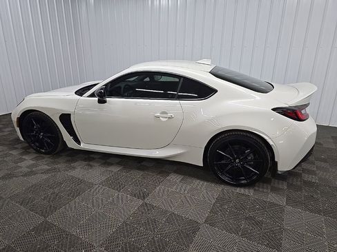 Used 2023 Toyota GR86 Premium w/ ALL Weather Mat Package (TMS) RWD image 4