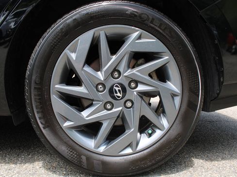 Used 2024 Hyundai Elantra SEL FWD image 20